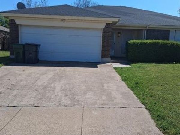 1100 Mapleview Drive, Arlington, TX 76018