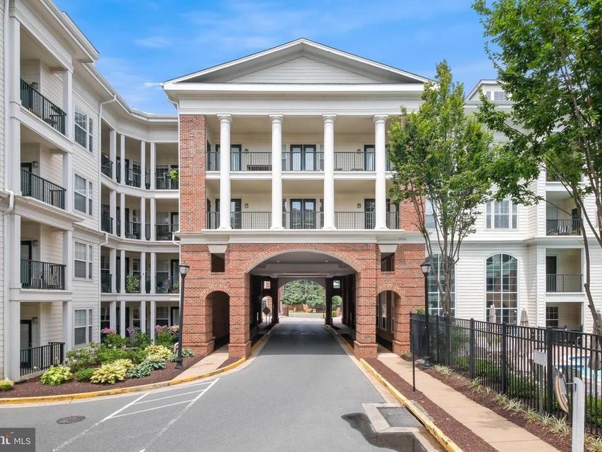 11 Arch Place, Unit 373, Gaithersburg, MD 20878 Main Photo