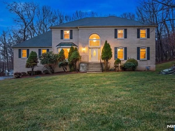 17 Pleasant Village Drive, Roxbury Township, NJ 07876