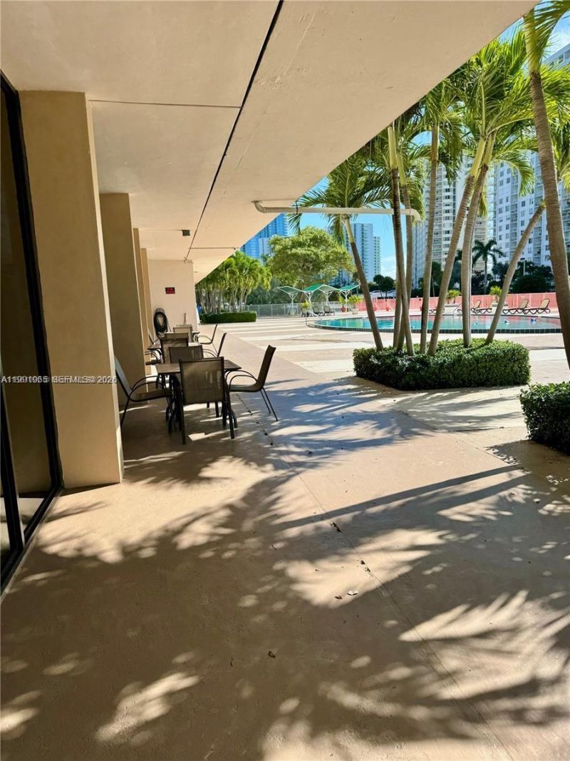 400 Kings Point Dr , Unit 609, Sunny Isles Beach, FL 33160 Photo