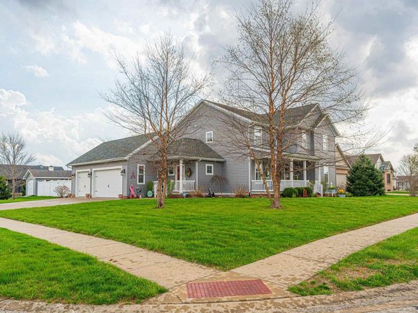 912 MAPLE GROVE Lane, Williamsville, IL 62693