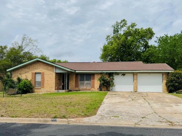 206 Loesch DR, Elgin, TX 78621