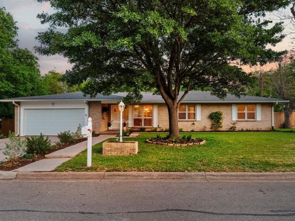 704 W Elizabeth Drive, Robinson, TX 76706