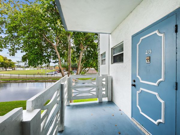 4050 NW 42nd Avenue, Unit 215, Lauderdale Lakes, FL 33319