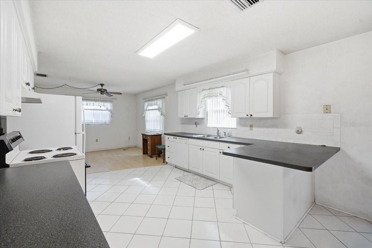 140 Patlin Circle E, Largo, FL 33770 Photo