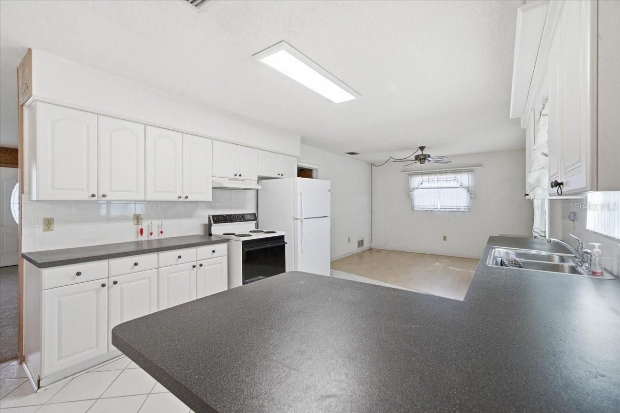 140 Patlin Circle E, Largo, FL 33770 Photo