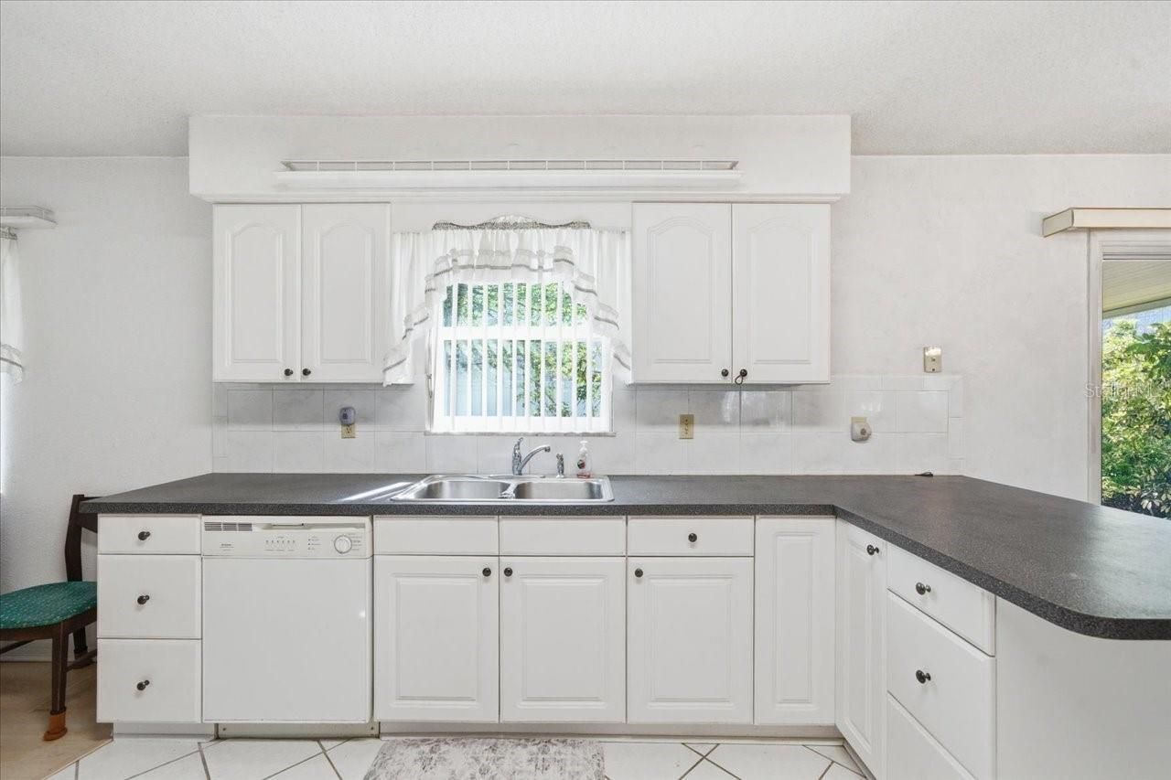 140 Patlin Circle E, Largo, FL 33770 Photo