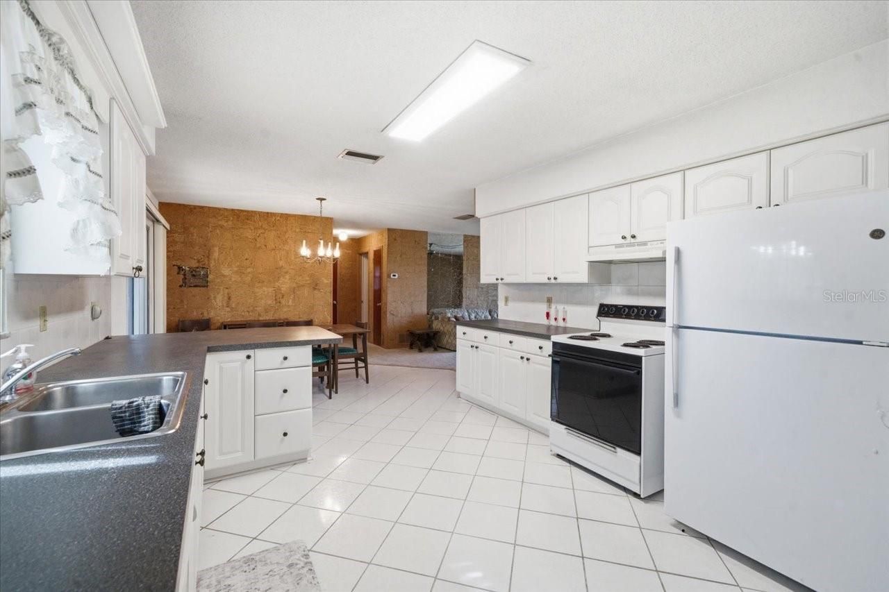 140 Patlin Circle E, Largo, FL 33770 Photo