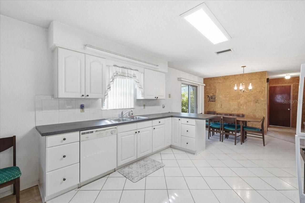 140 Patlin Circle E, Largo, FL 33770 Photo