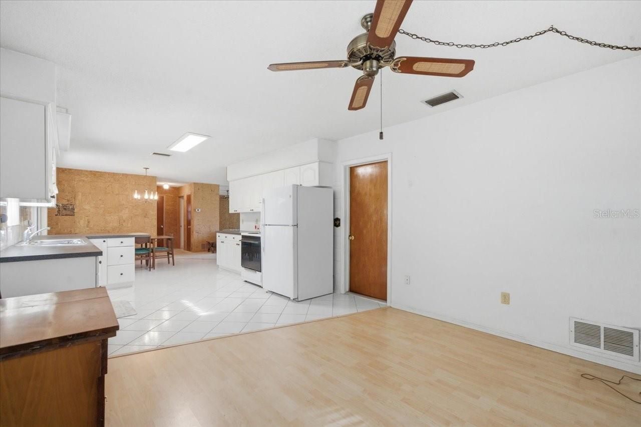 140 Patlin Circle E, Largo, FL 33770 Photo