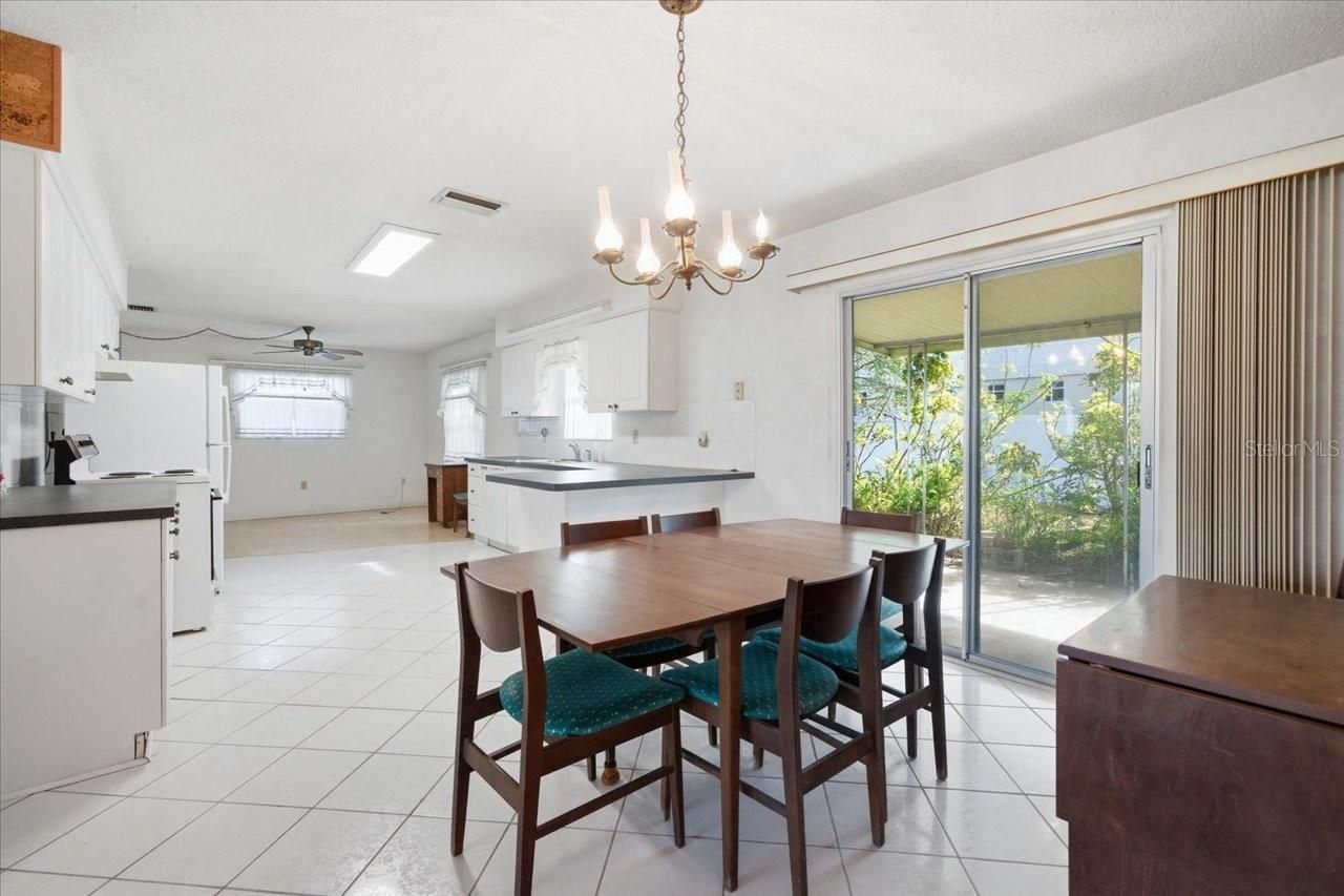 140 Patlin Circle E, Largo, FL 33770 Photo