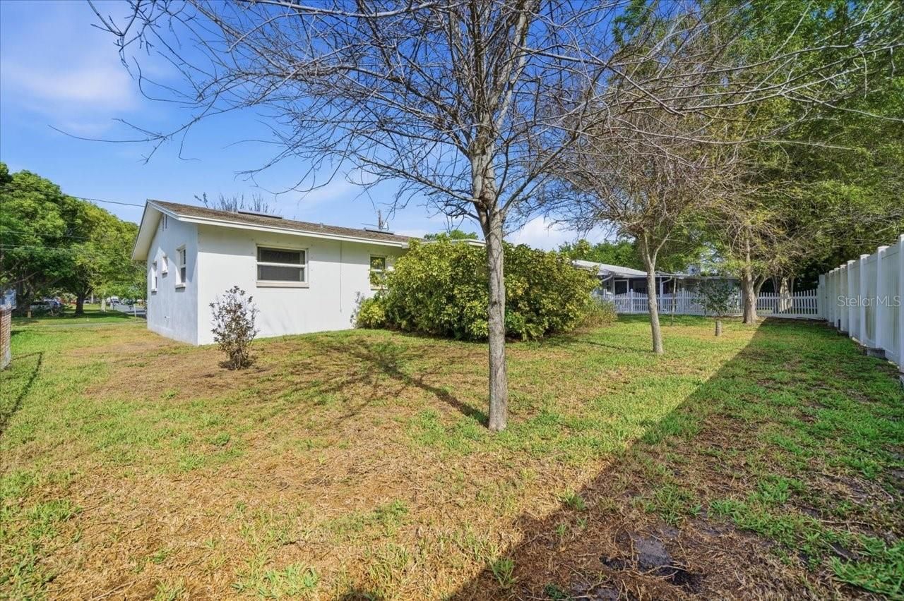 140 Patlin Circle E, Largo, FL 33770 Photo