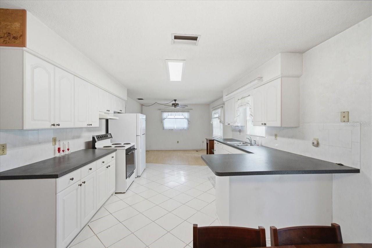 140 Patlin Circle E, Largo, FL 33770 Photo