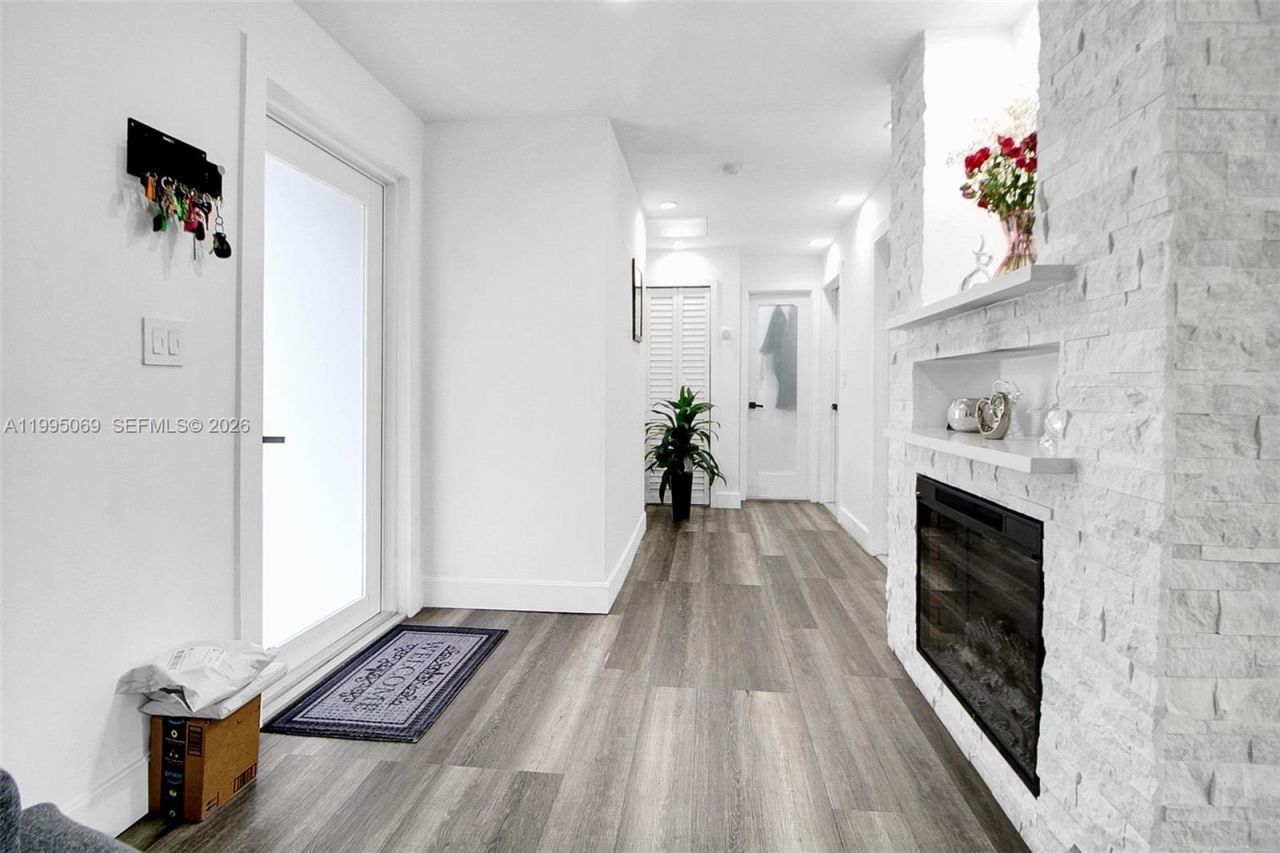 2330 W 6th Ct , Hialeah, FL 33010 Photo