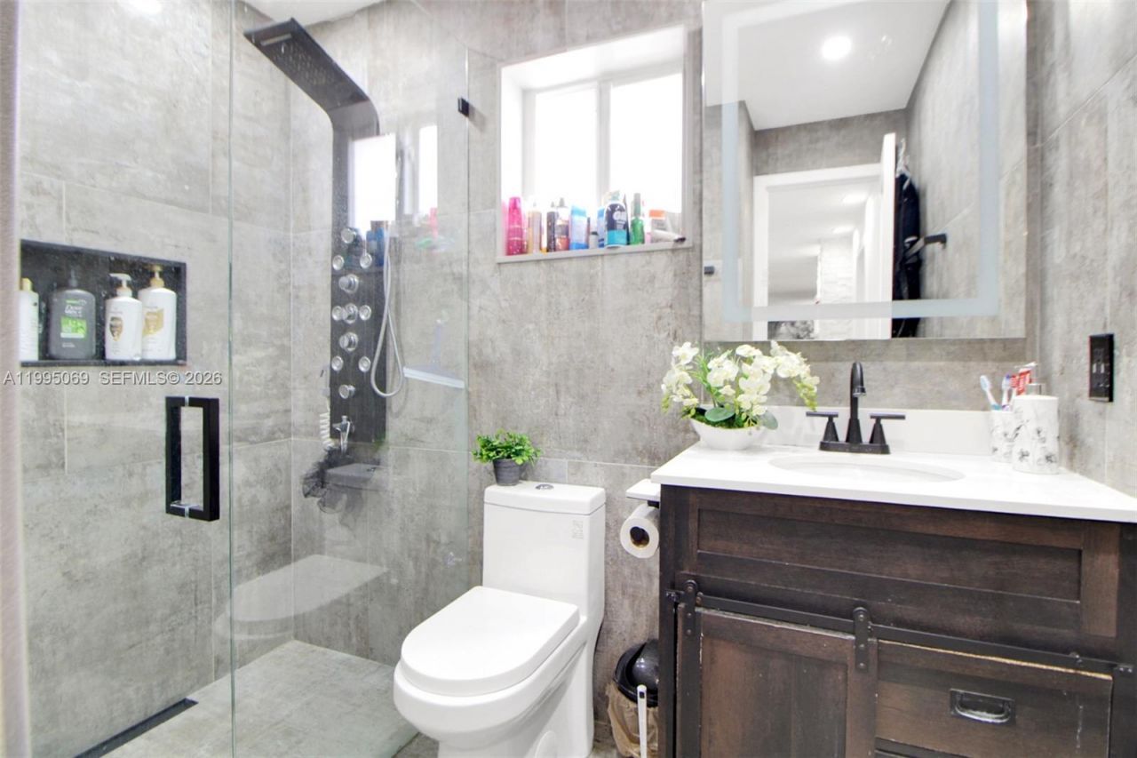 2330 W 6th Ct , Hialeah, FL 33010 Photo