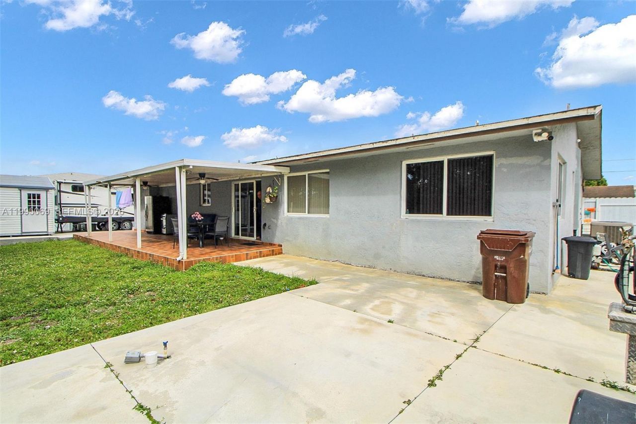 2330 W 6th Ct , Hialeah, FL 33010 Photo