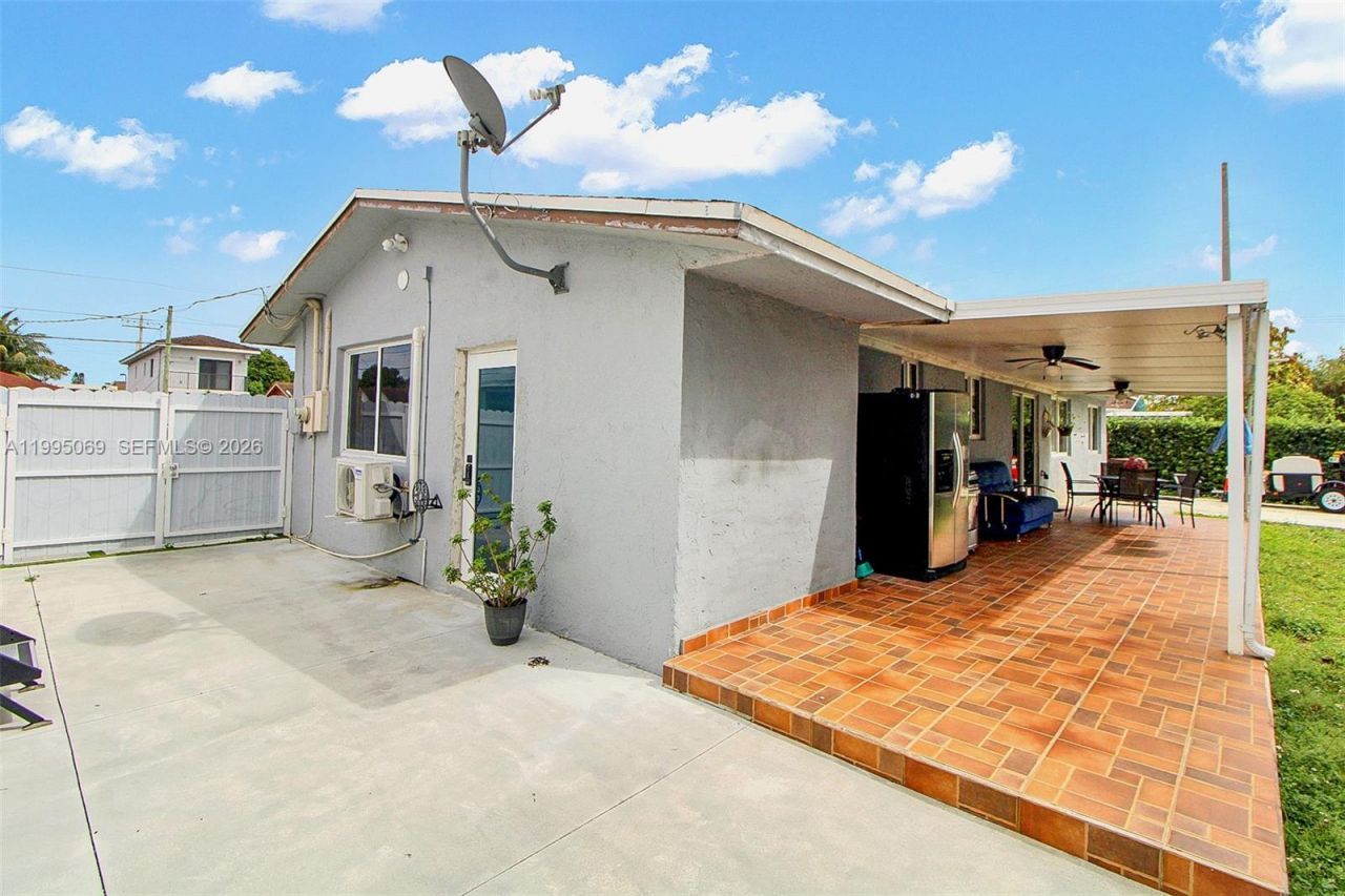 2330 W 6th Ct , Hialeah, FL 33010 Photo