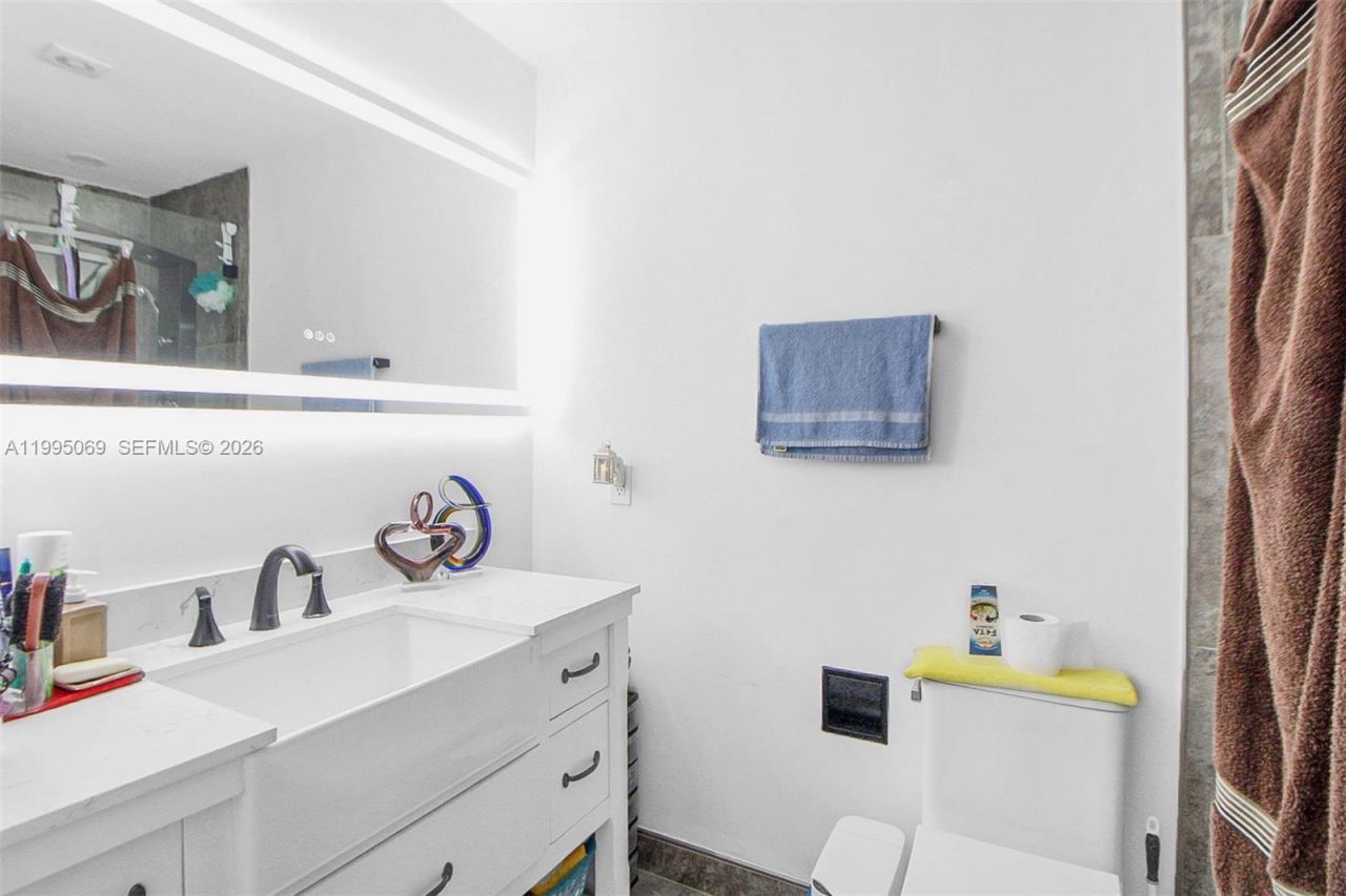 2330 W 6th Ct , Hialeah, FL 33010 Photo