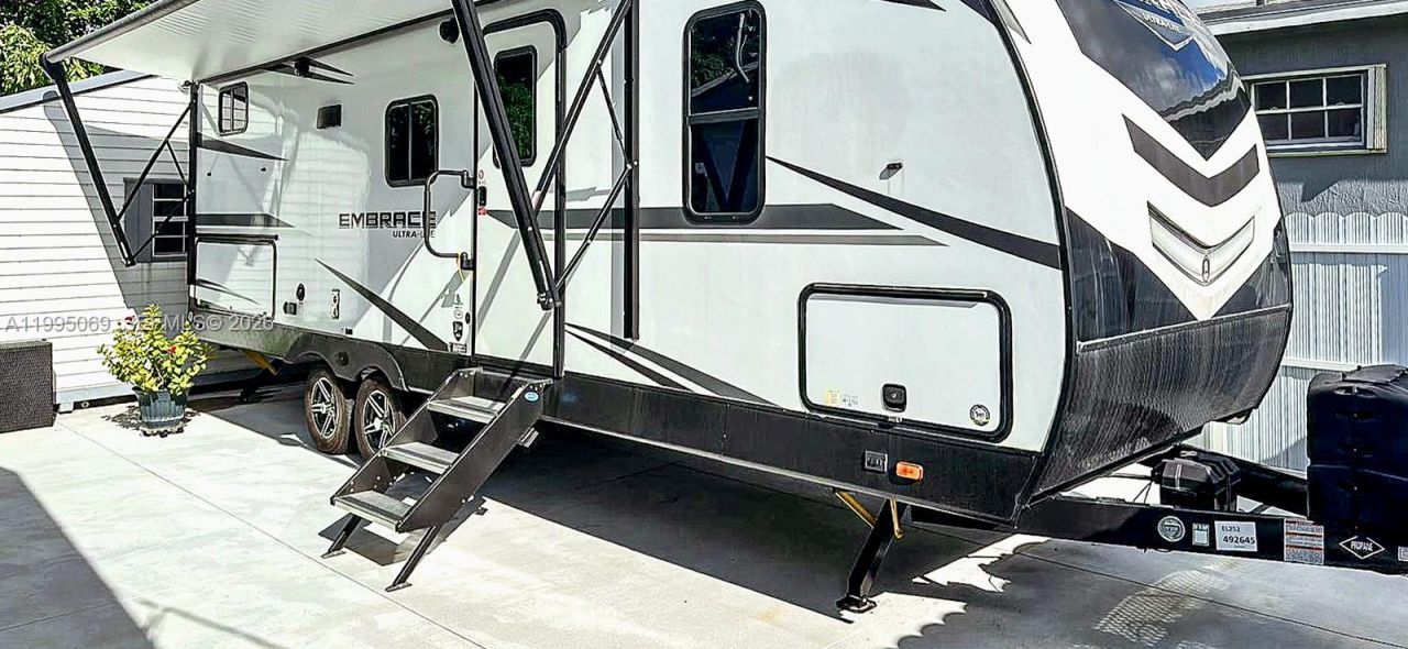 2330 W 6th Ct , Hialeah, FL 33010 Photo