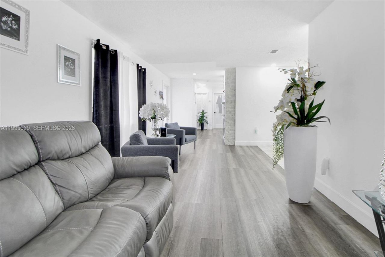 2330 W 6th Ct , Hialeah, FL 33010 Photo