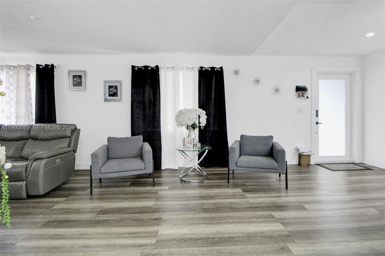 2330 W 6th Ct , Hialeah, FL 33010 Photo