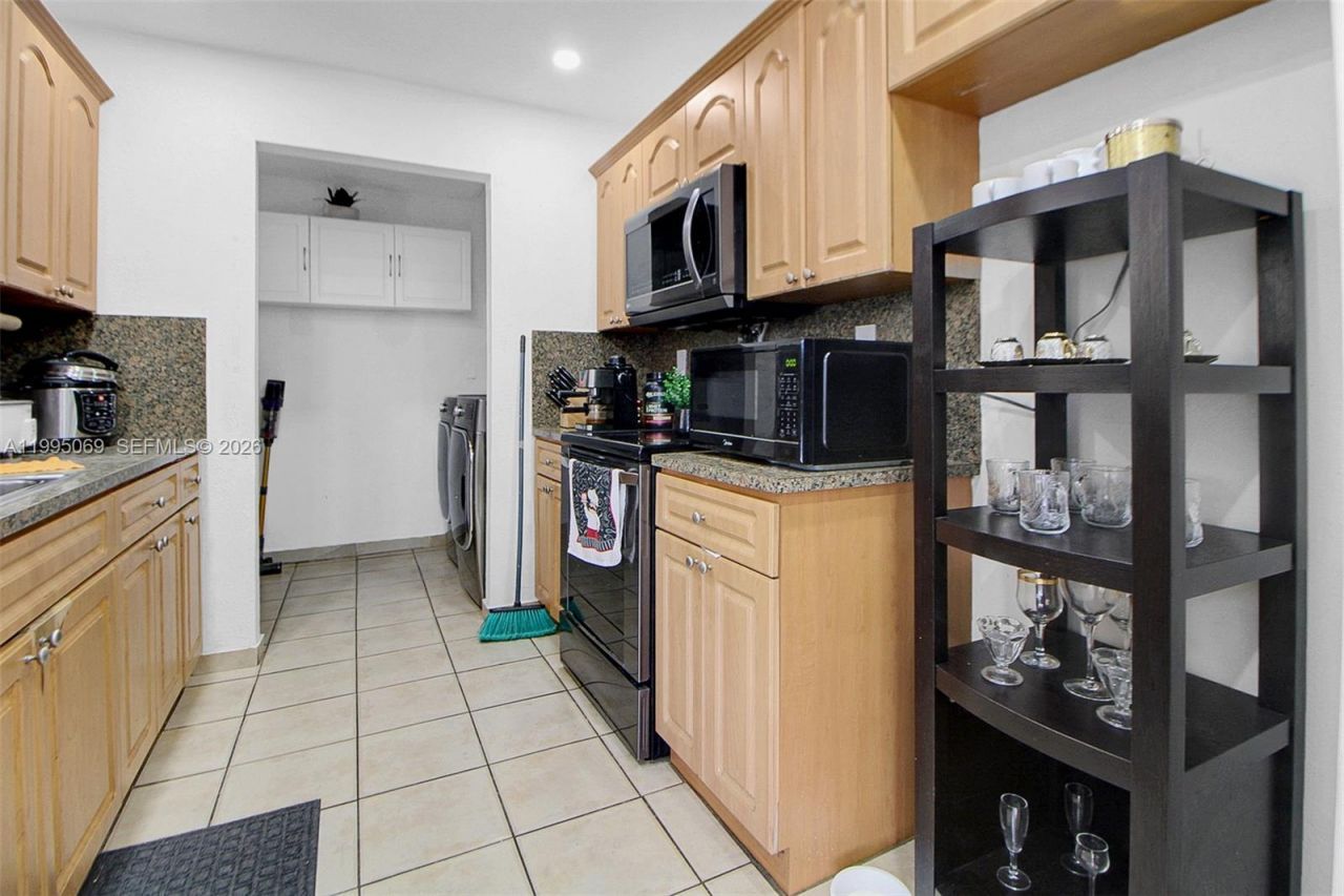 2330 W 6th Ct , Hialeah, FL 33010 Photo