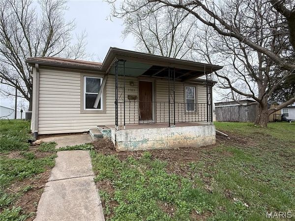 1703 D Street , Hannibal, MO 63401