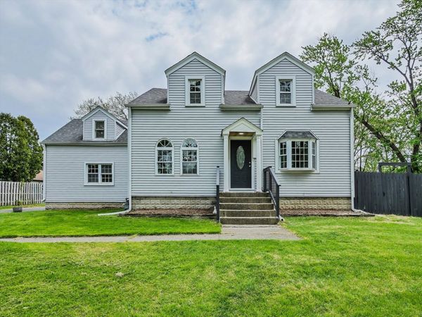 423 S Center Street, Bensenville, IL 60106