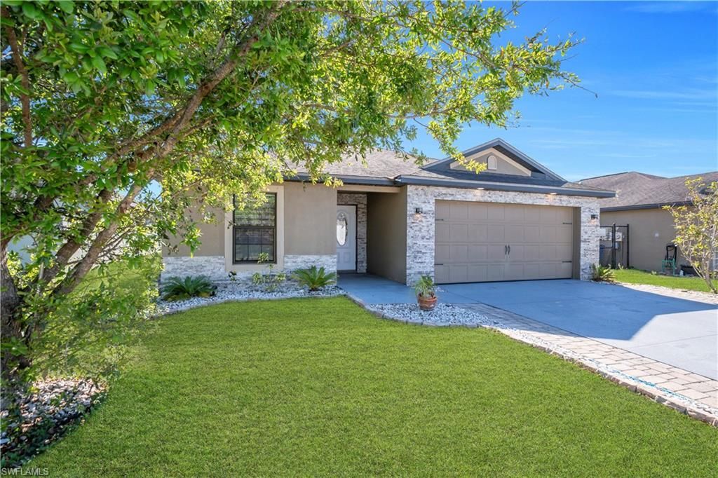 175 Shadowview Ct, Lehigh Acres, FL 33974 Photo