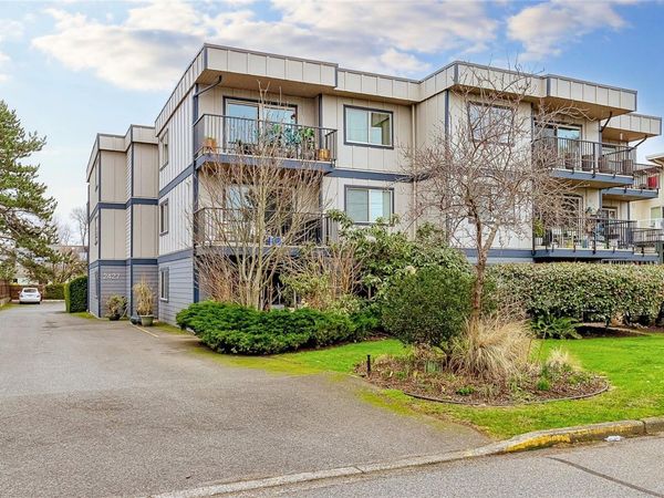 2427 Amherst Ave, Unit 101, Sidney, BC V8L 2H1