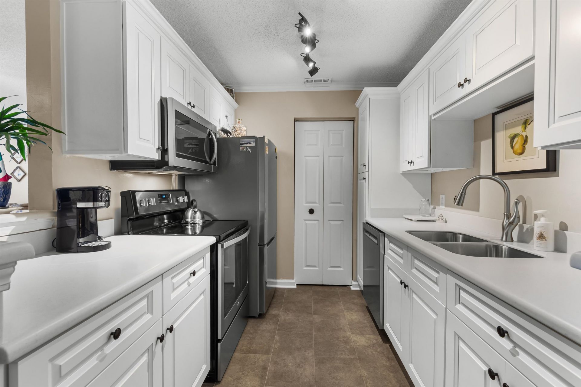 3756 Citation Way  Photo 8