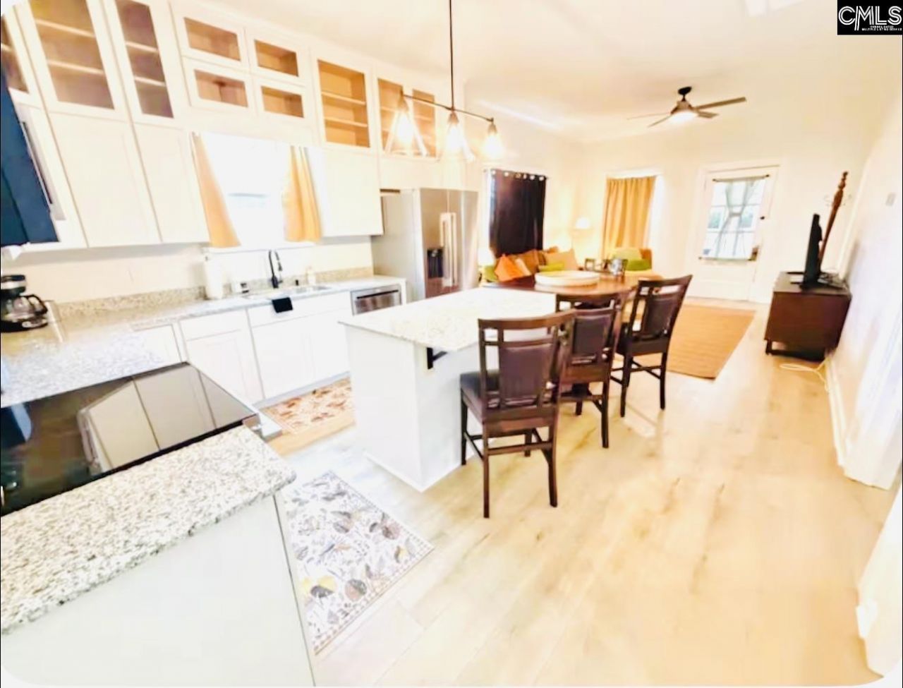 720 Lexington Avenue  Photo 10