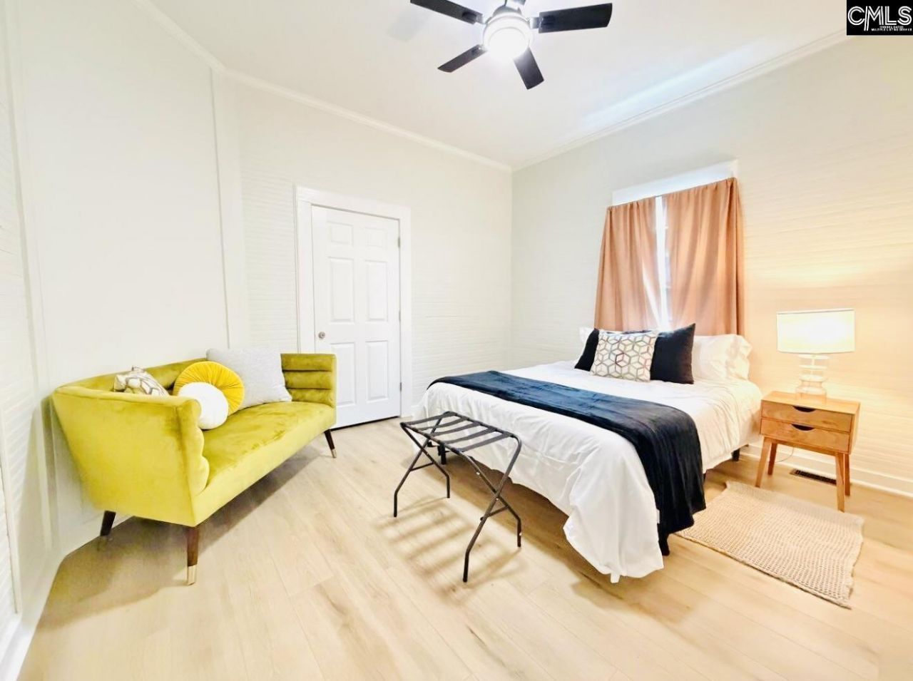 720 Lexington Avenue  Photo 11