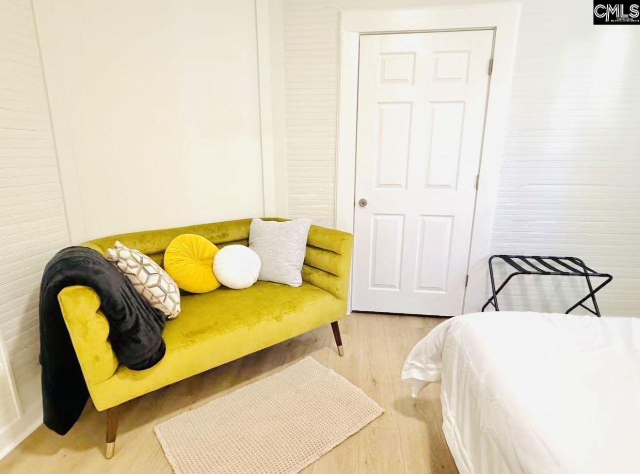 720 Lexington Avenue  Photo 14