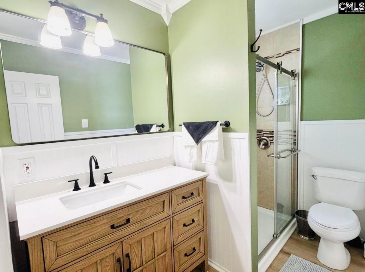 720 Lexington Avenue  Photo 17