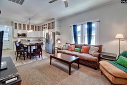 720 Lexington Avenue photo 4