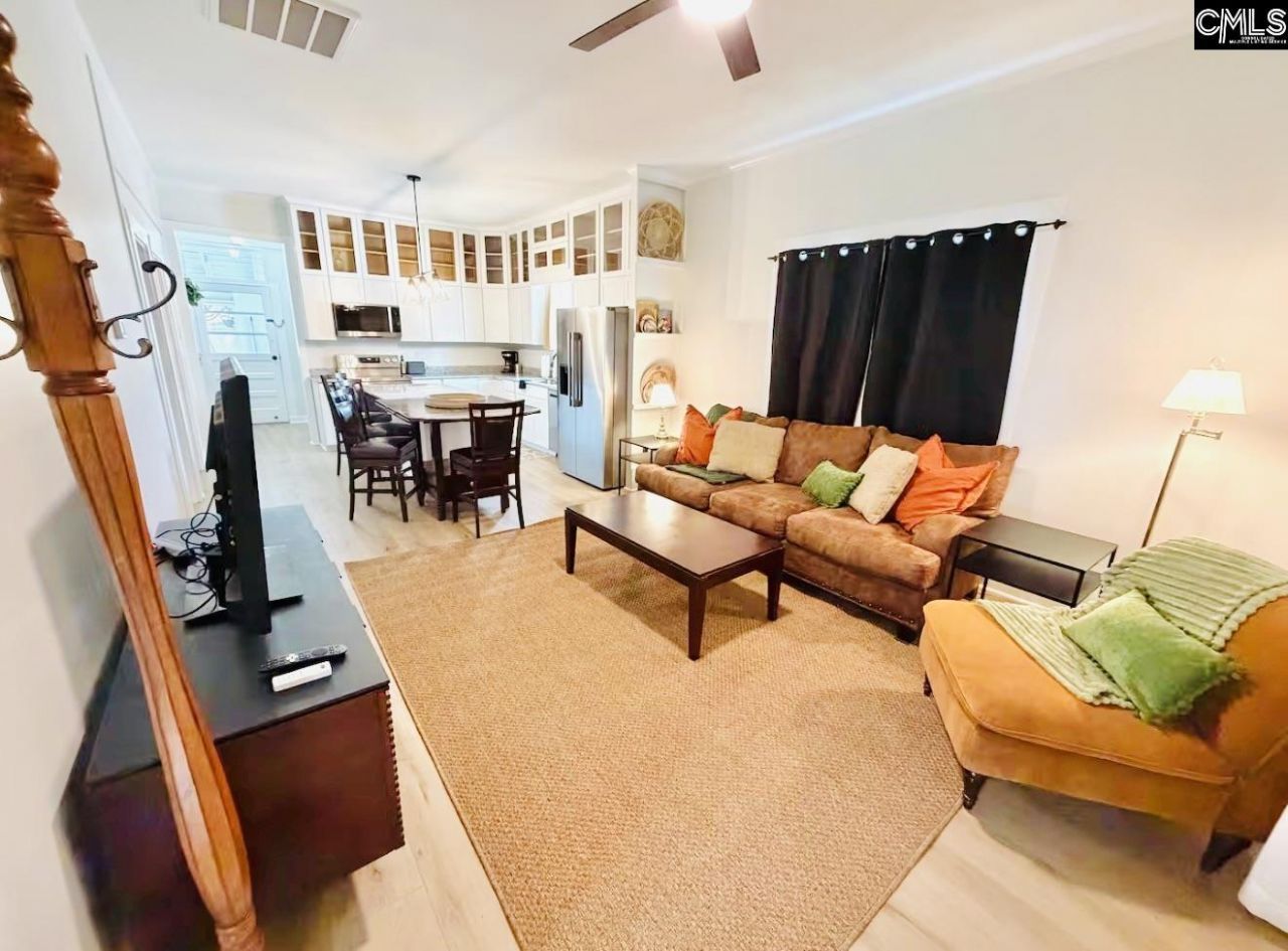 720 Lexington Avenue  Photo 6