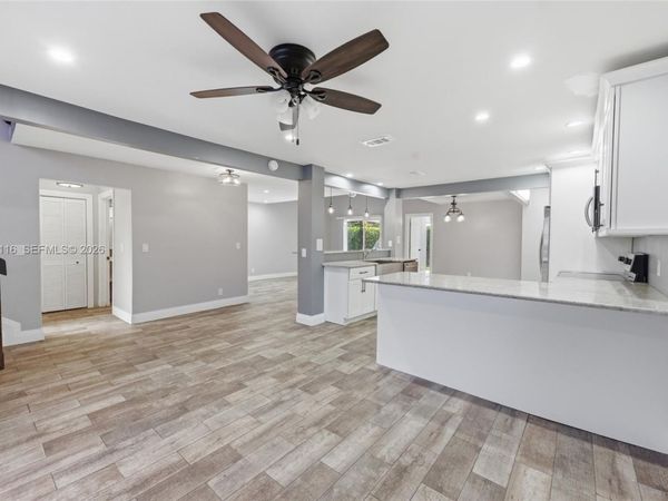 6192 Laurel Ln, Unit B, Tamarac, FL 33319