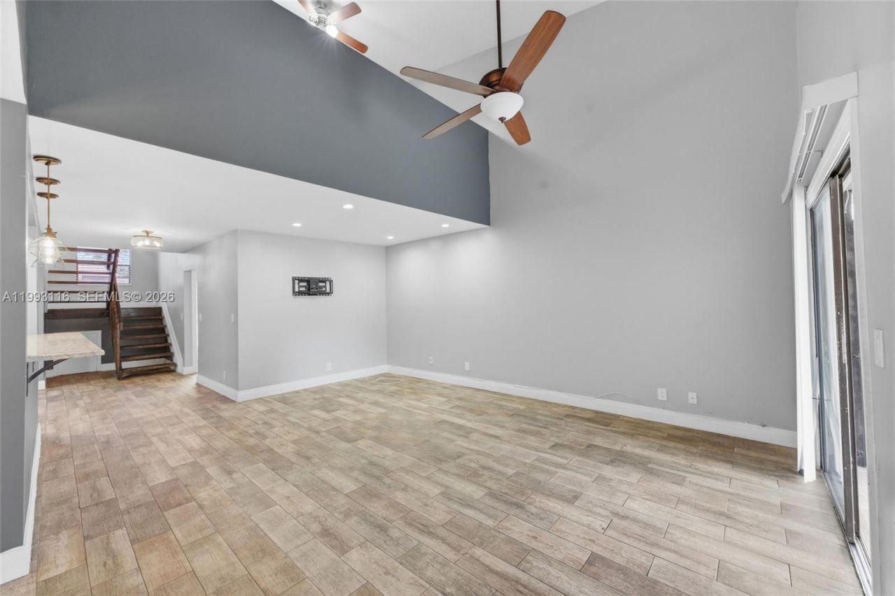 6192 Laurel Ln, Unit B, Tamarac, FL 33319 Photo