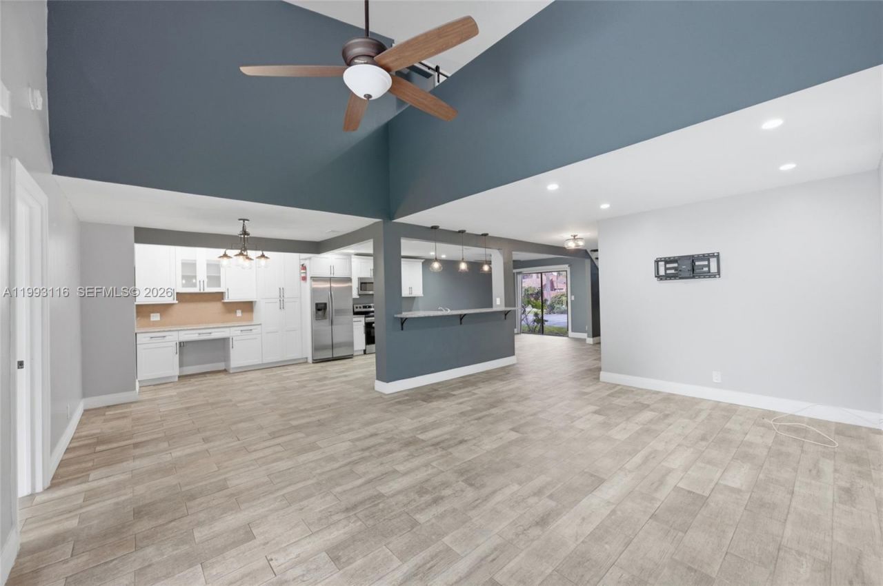 6192 Laurel Ln, Unit B, Tamarac, FL 33319 Photo