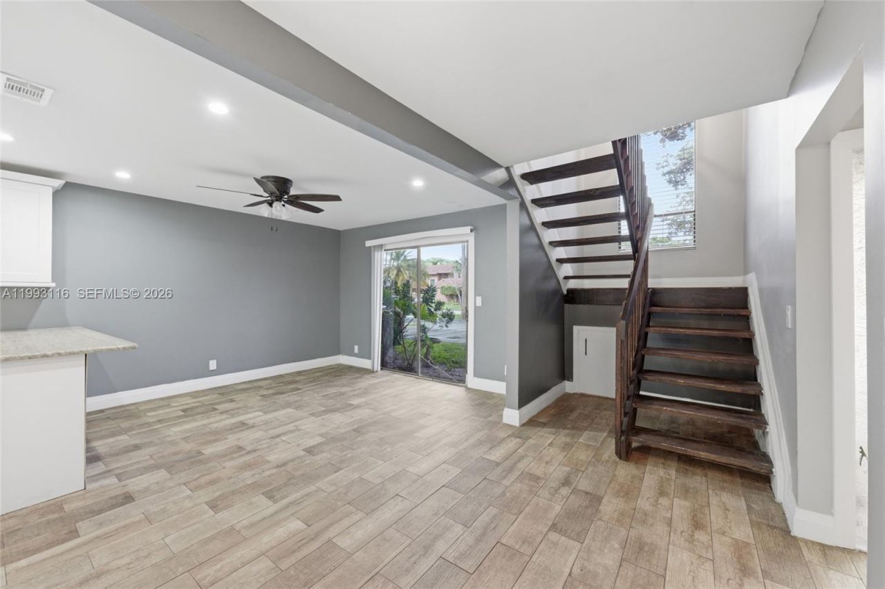 6192 Laurel Ln, Unit B, Tamarac, FL 33319 Photo