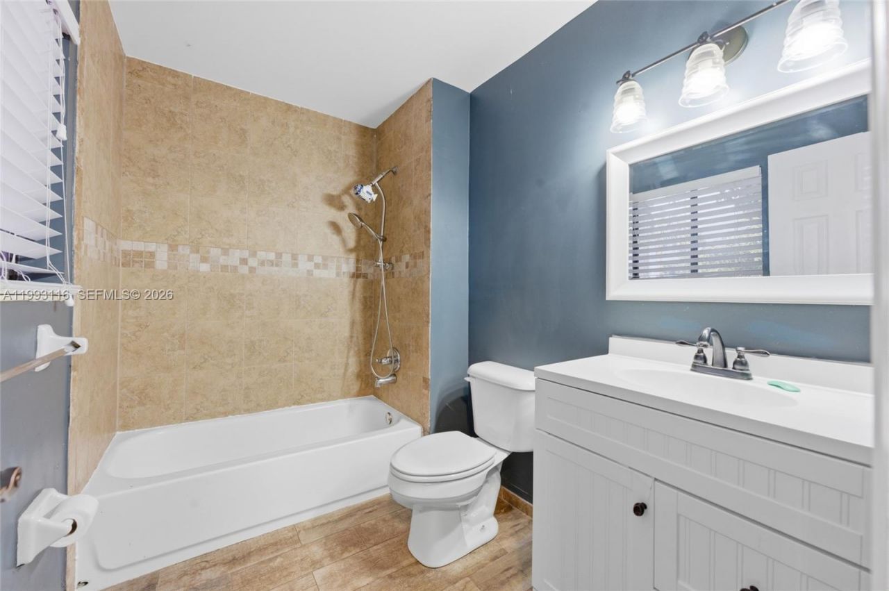 6192 Laurel Ln, Unit B, Tamarac, FL 33319 Photo