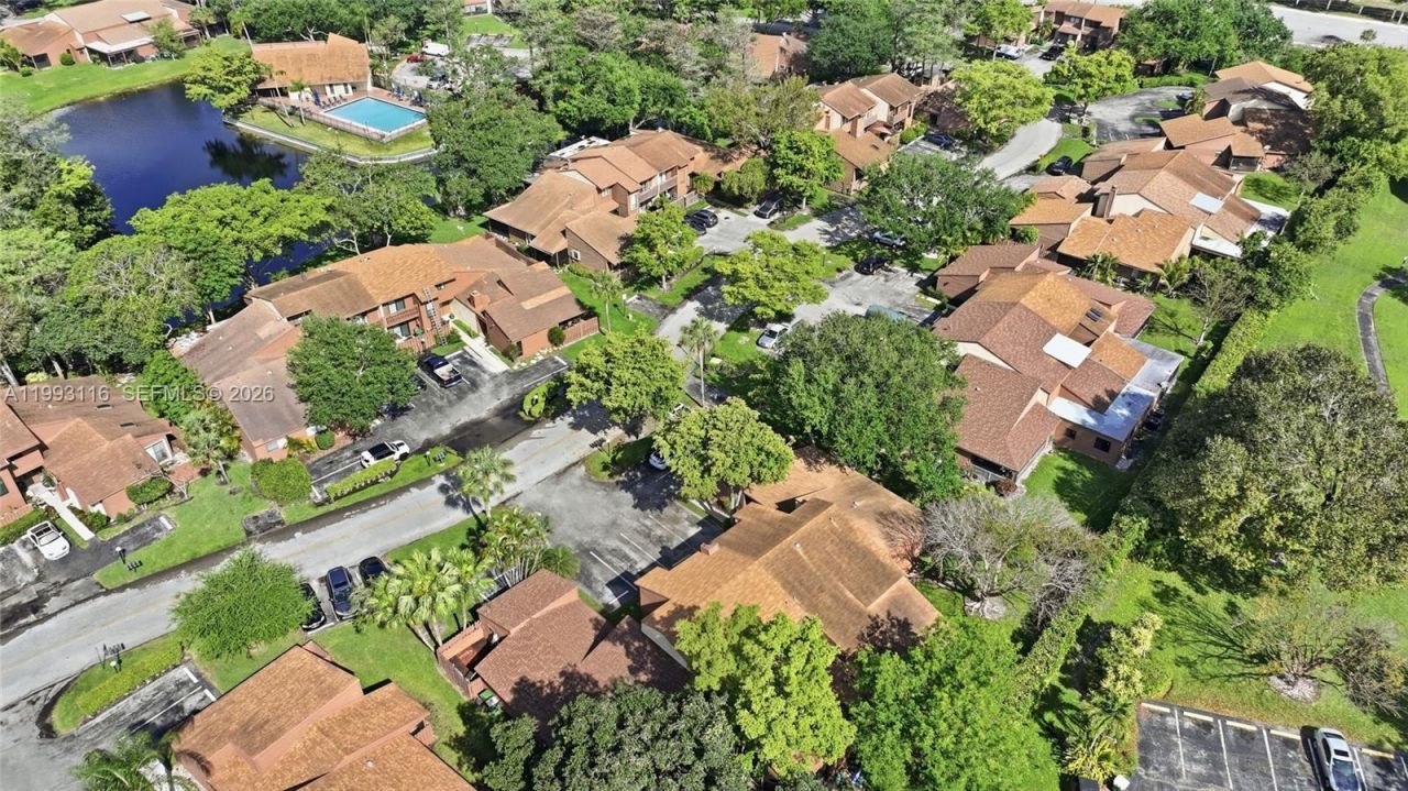 6192 Laurel Ln, Unit B, Tamarac, FL 33319 Photo