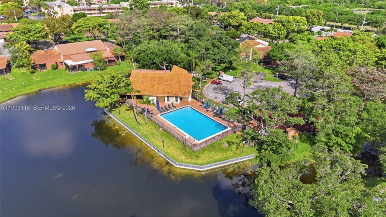 6192 Laurel Ln, Unit B, Tamarac, FL 33319 Photo