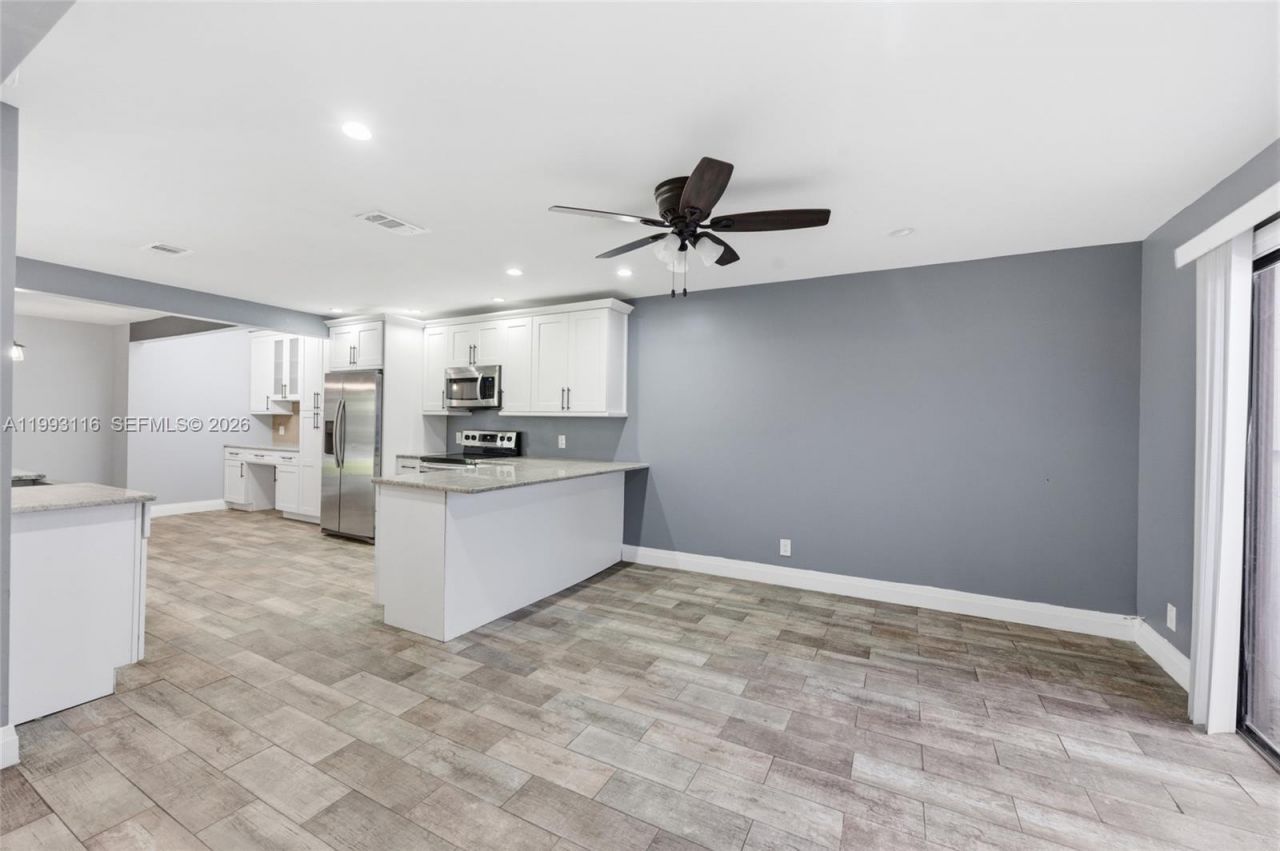 6192 Laurel Ln, Unit B, Tamarac, FL 33319 Photo