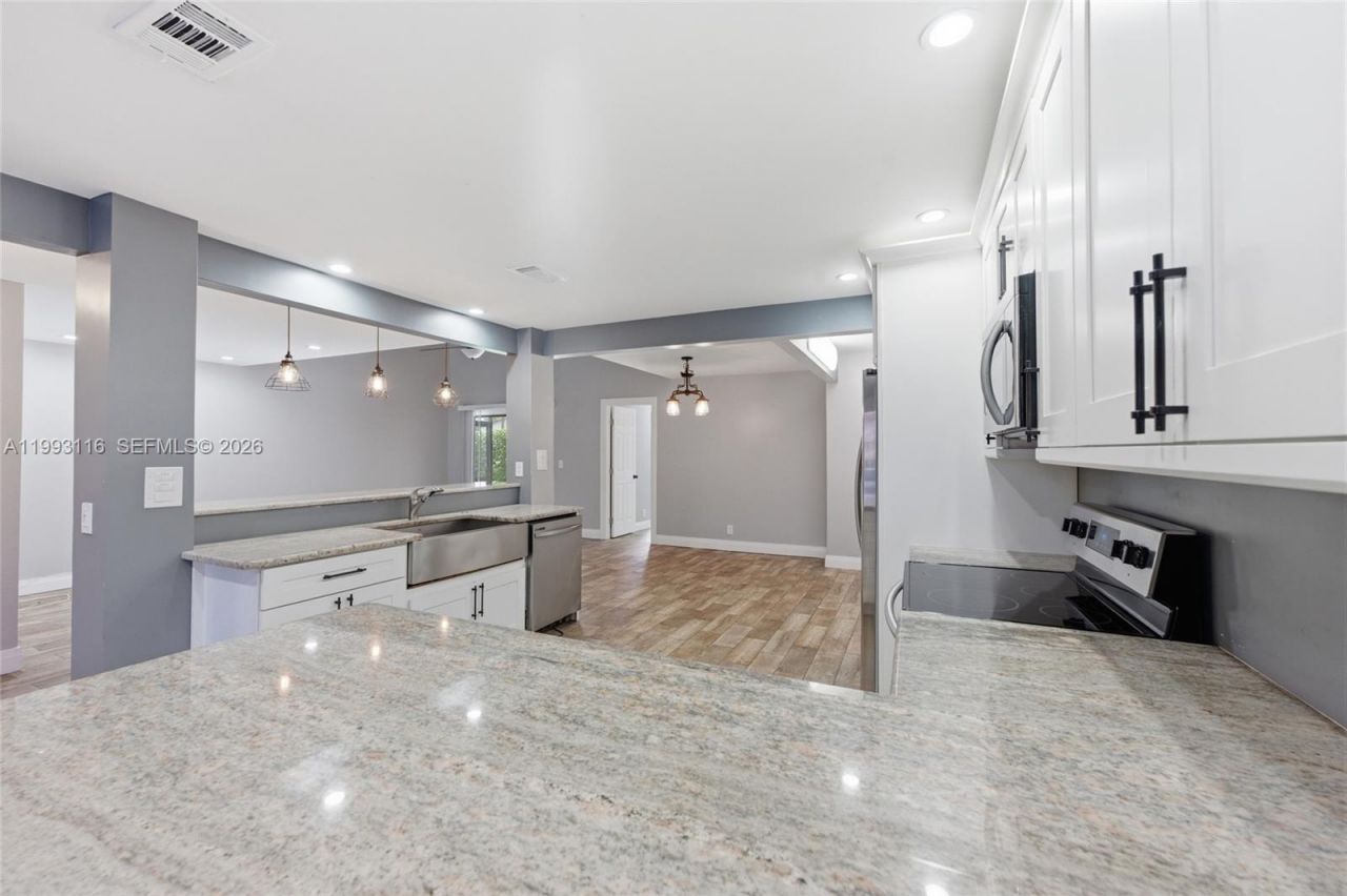 6192 Laurel Ln, Unit B, Tamarac, FL 33319 Photo