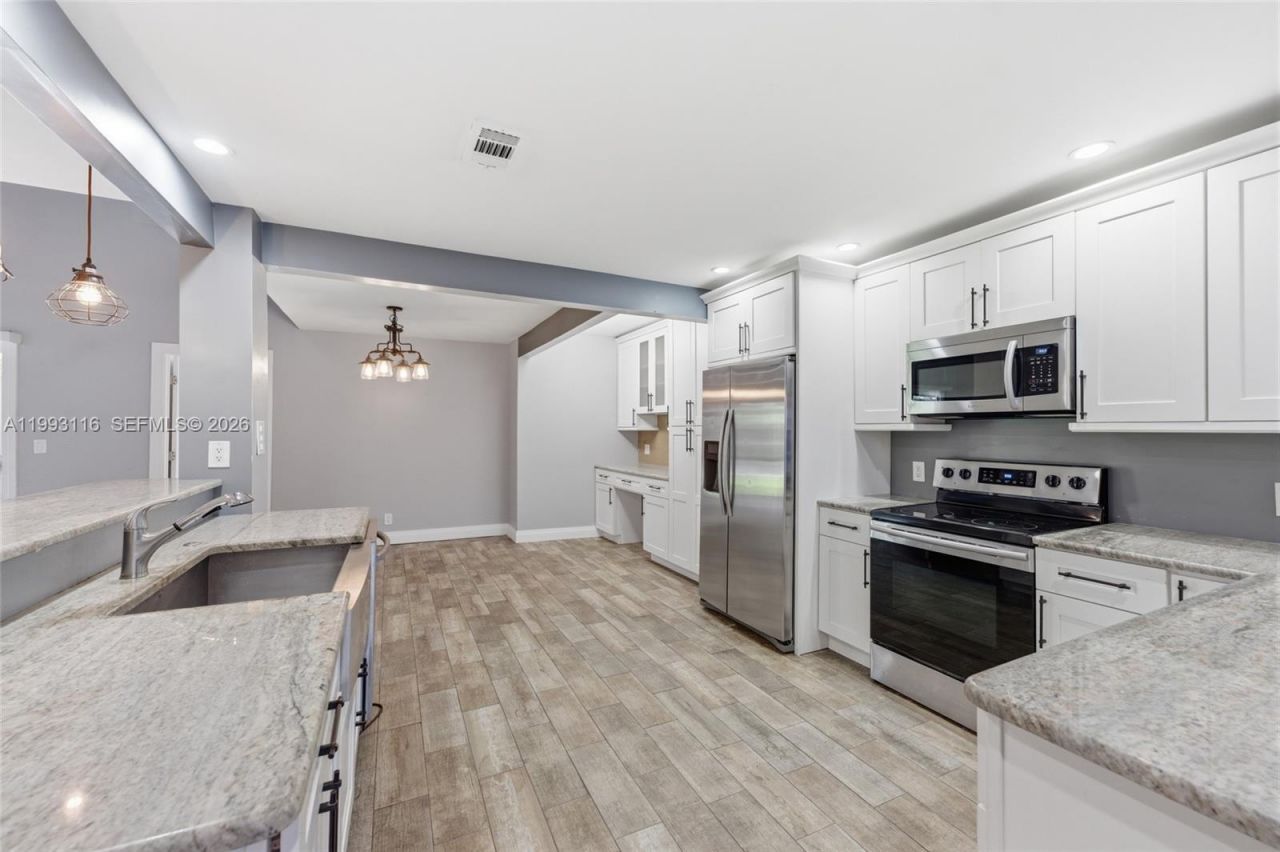 6192 Laurel Ln, Unit B, Tamarac, FL 33319 Photo