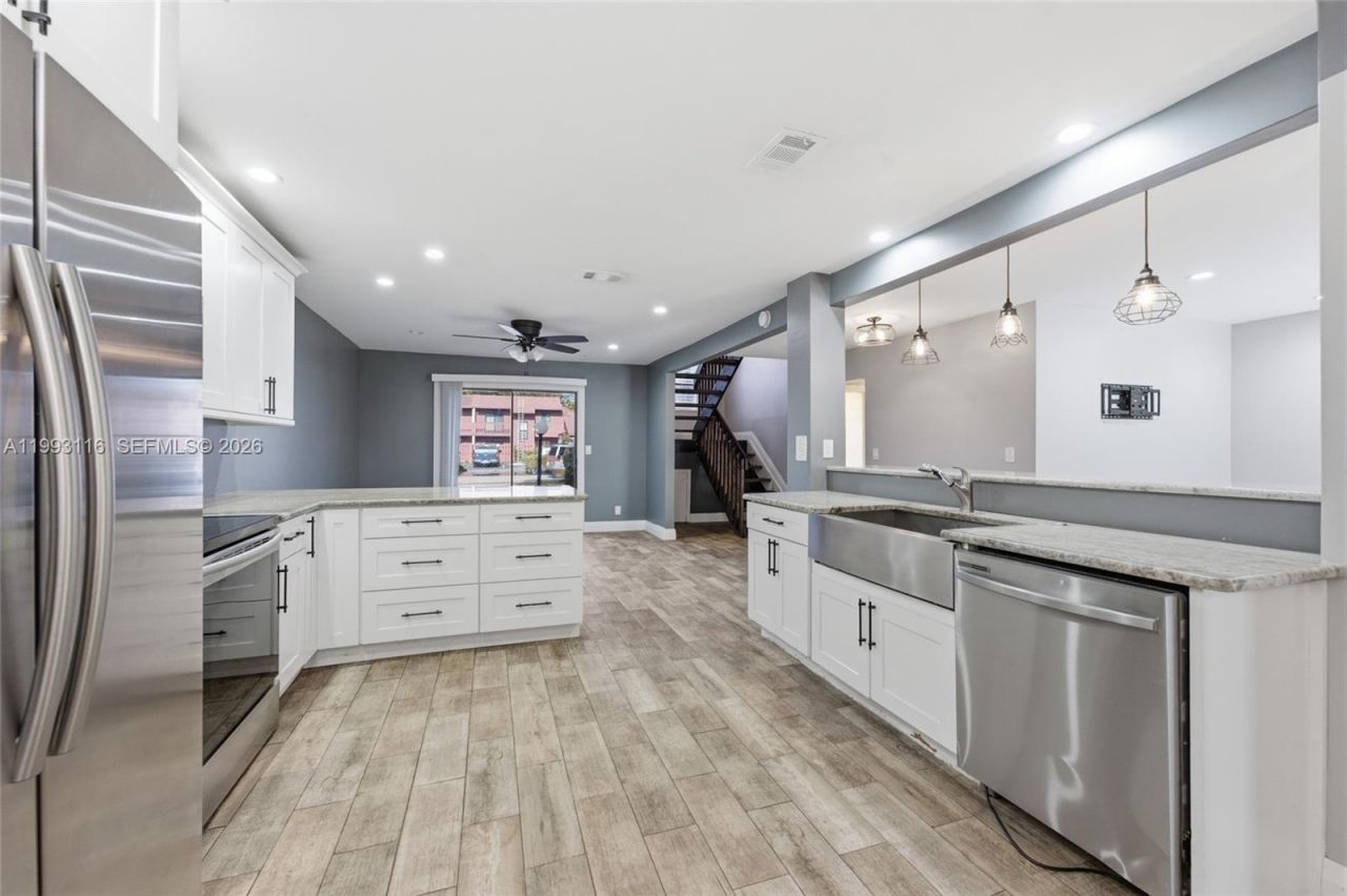 6192 Laurel Ln, Unit B, Tamarac, FL 33319 Photo