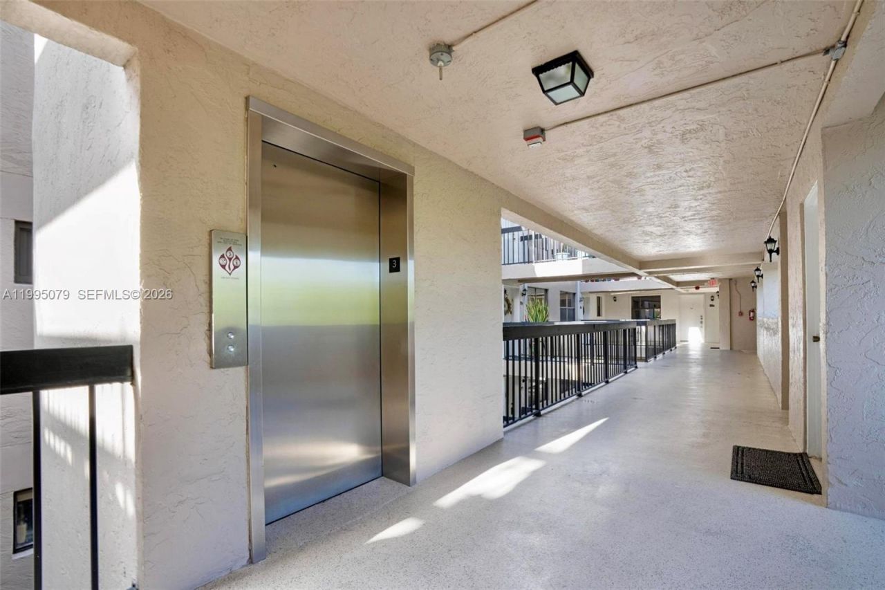 605 Ives Dairy Rd, Unit 305-7, Miami, FL 33179 Photo