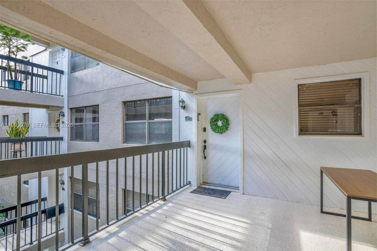 605 Ives Dairy Rd, Unit 305-7, Miami, FL 33179 Photo